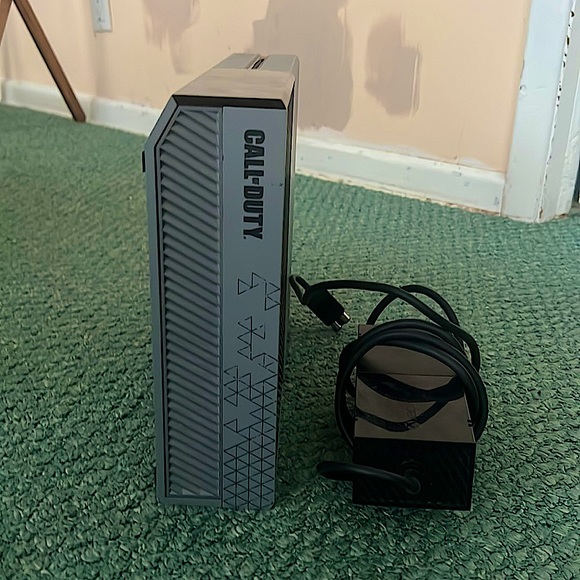 Xbox One Call Of Duty Limited Edition Console - Picture 3 of 4